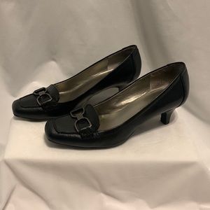 Bandolino Black Leather Heels -Sz 7